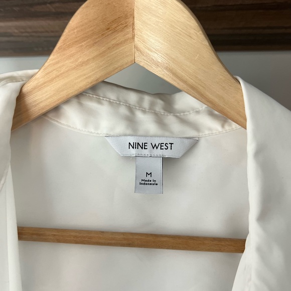 Super Soft Women’s White Button Up - Picture 4 of 8